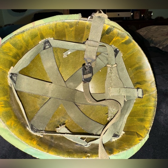 US Army / Marines Vietnam - Grenada Era Steel Pot Helmet - Picture 4 of 5